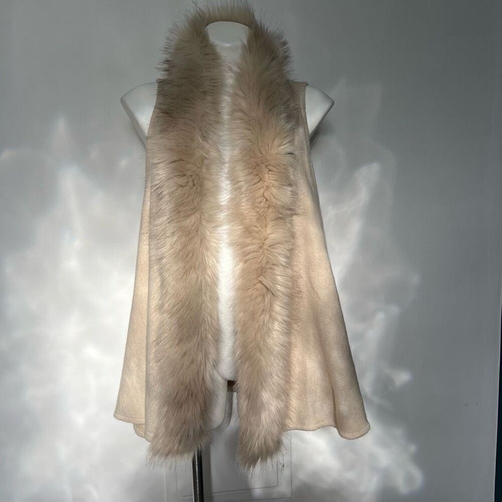 Saks 5th Ave faux fur trim cream vest